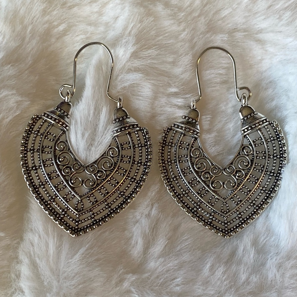 Elegant Silver Earrings - Picture 1 of 5